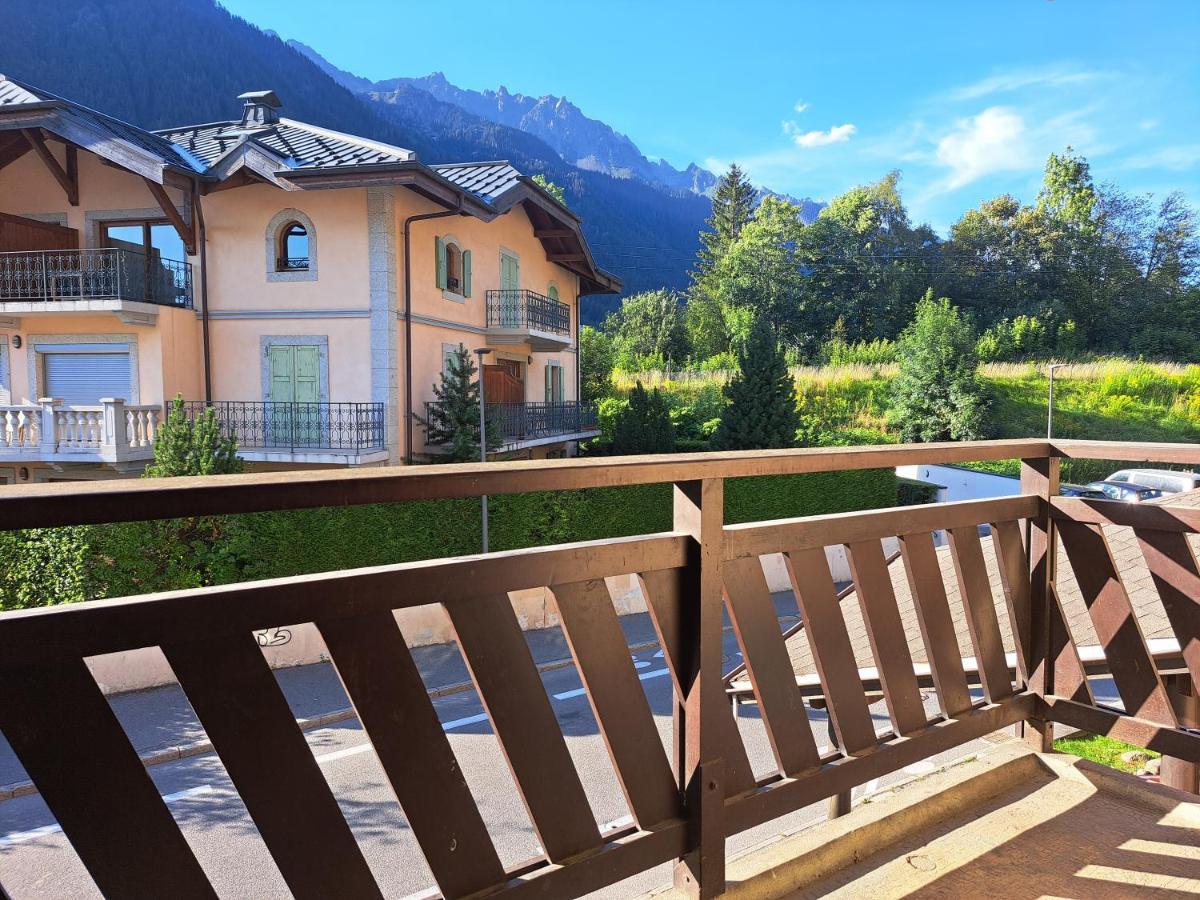 Vue Brevent Sublime En Centre Ville Avec Parking Prive Chamonix Exterior foto