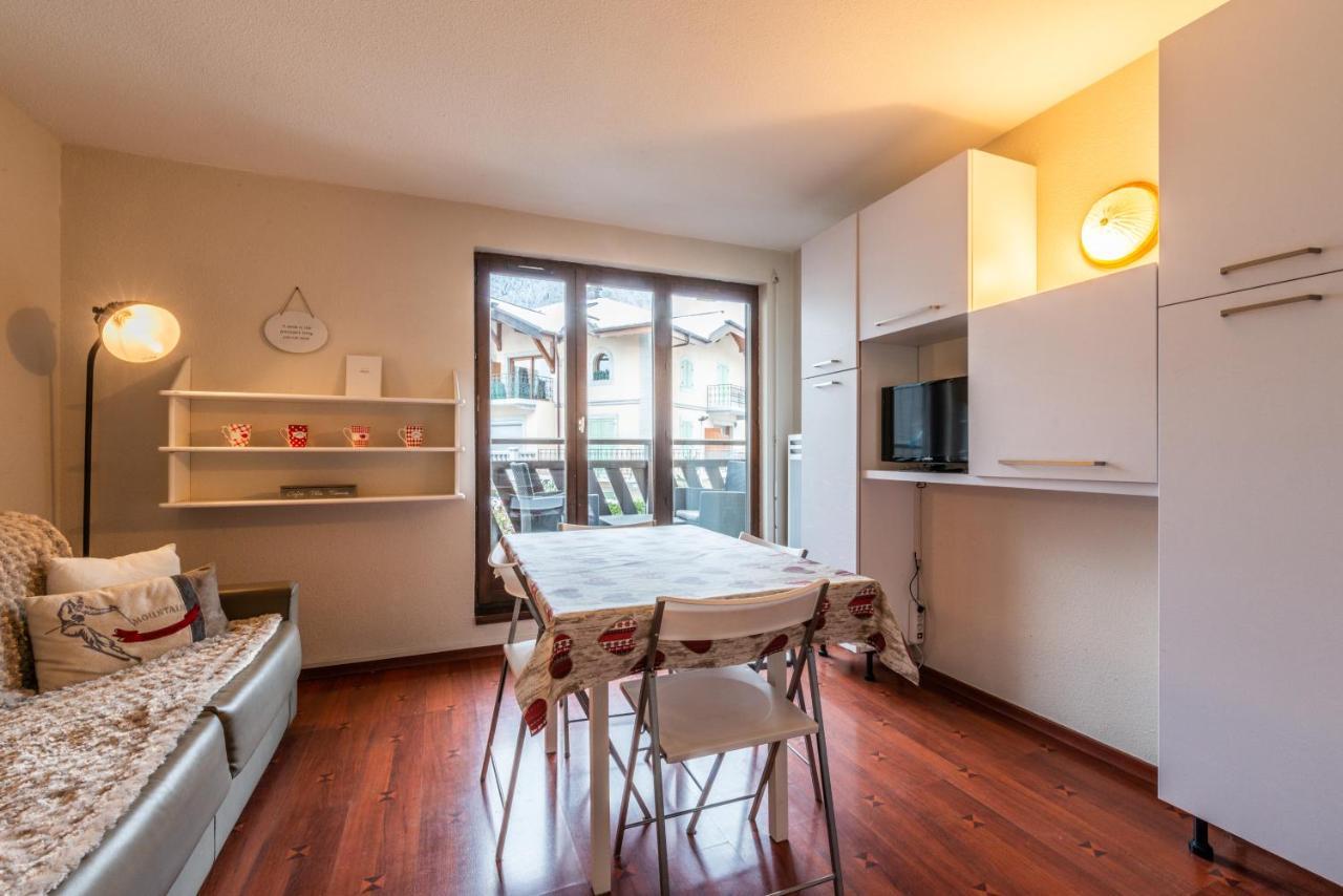 Vue Brevent Sublime En Centre Ville Avec Parking Prive Chamonix Exterior foto